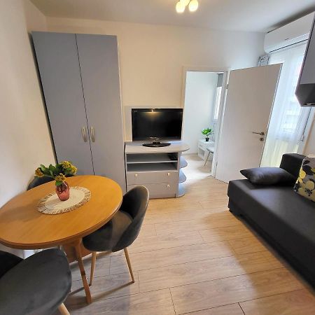 Mali Apartman U Centru Макарска Екстериор снимка