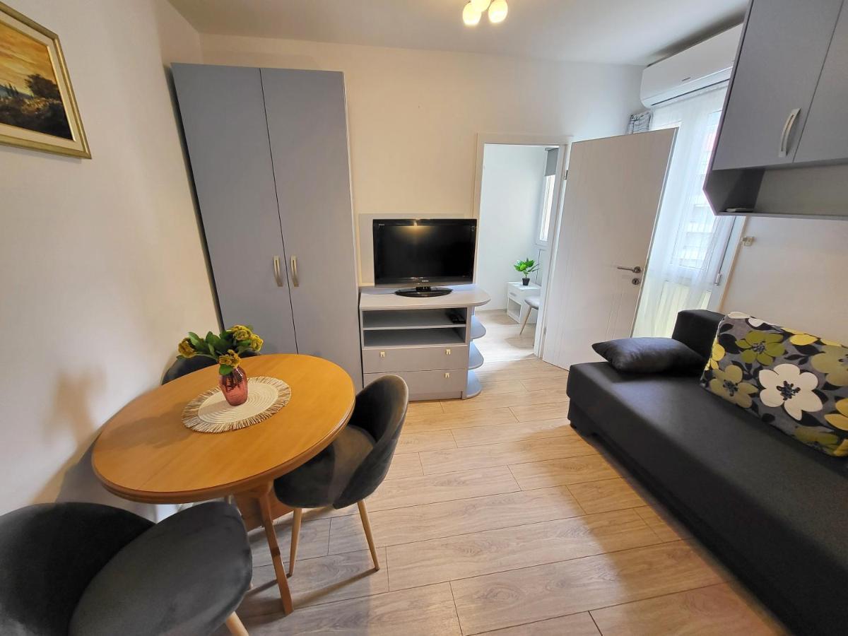Mali Apartman U Centru Макарска Екстериор снимка