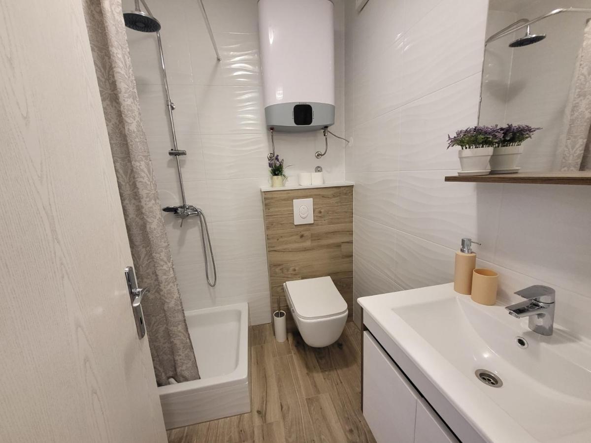 Mali Apartman U Centru Макарска Екстериор снимка