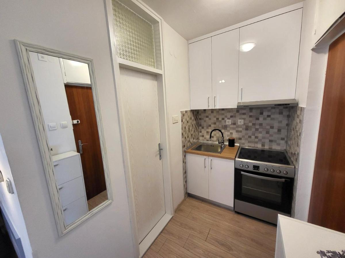 Mali Apartman U Centru Макарска Екстериор снимка