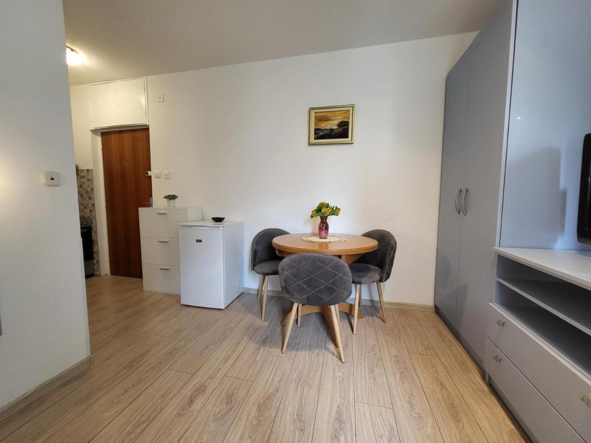Mali Apartman U Centru Макарска Екстериор снимка